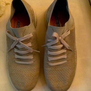 Skechers Salutation Memory Foam sz 11 like new